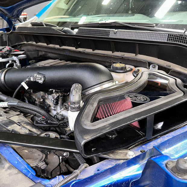 Car engine with an SB Filters Cold Air Intake for 2019-2025 Chevrolet Silverado 1500 / GMC Sierra 1500 2.7L