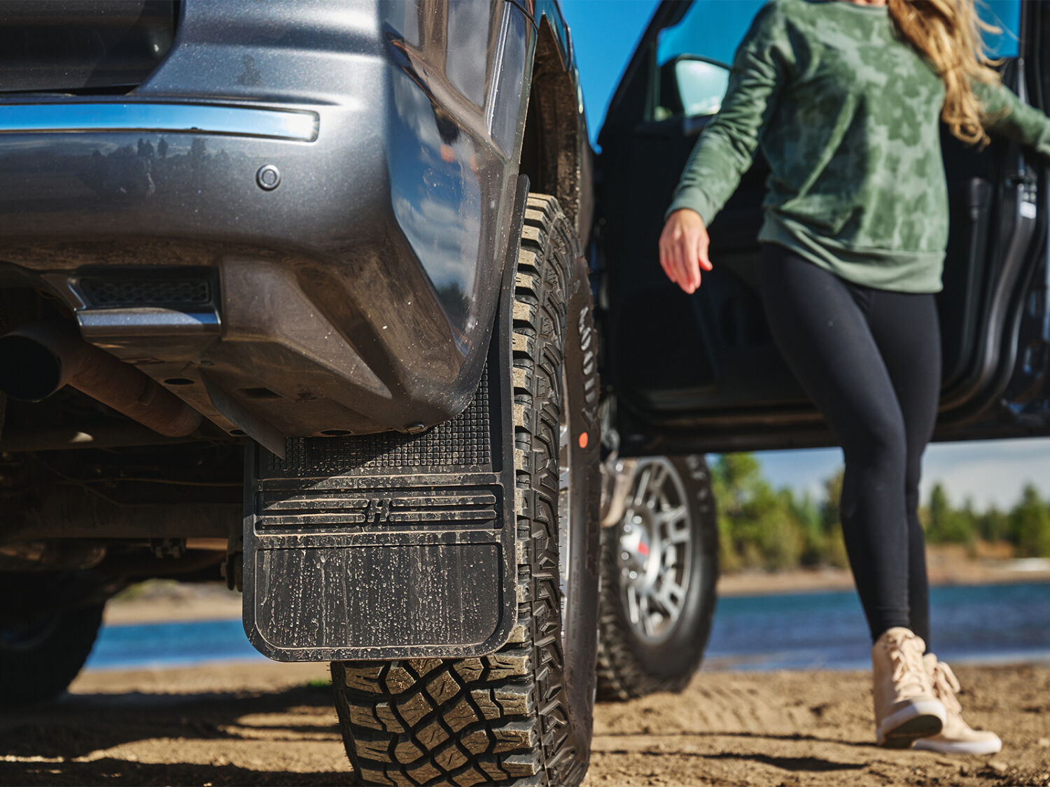 Husky MudDog Rubber Front Mud Flaps - 12IN W/ Wt 55001