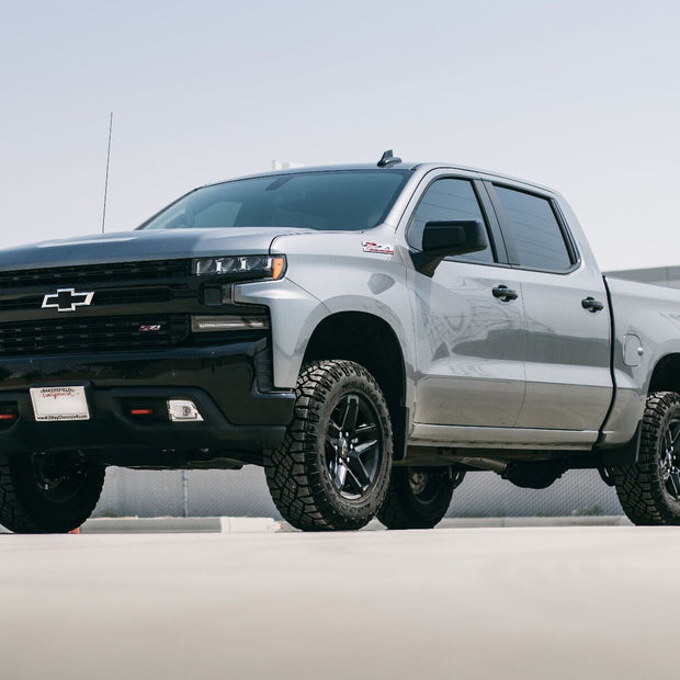 Cognito 1-Inch Standard Leveling Kit For 2019-2024 Silverado Trail Boss / Sierra AT4 1500 4WD