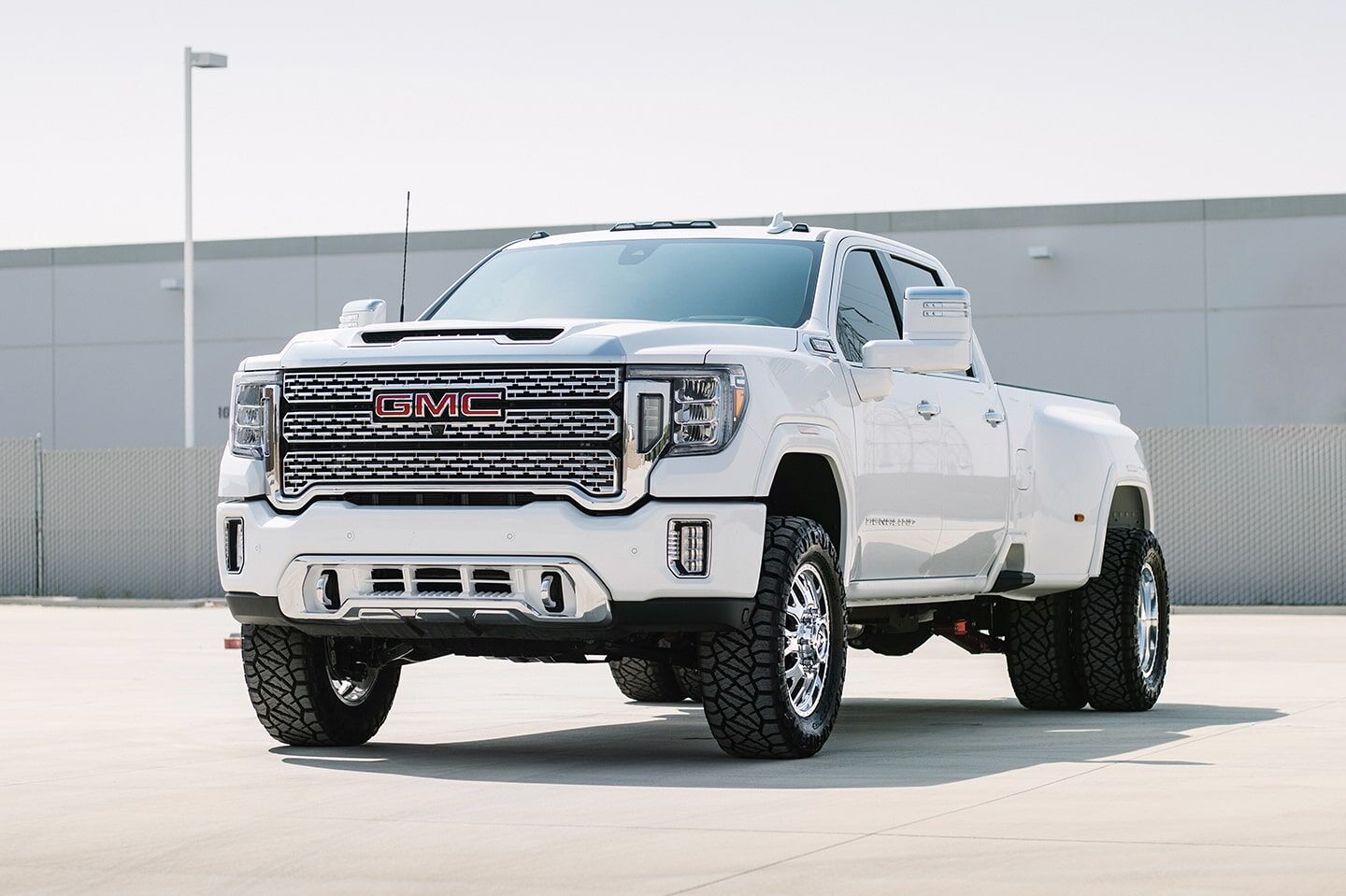 Cognito 3-Inch Elite Leveling Kit With Fox 2.5 Elite Performance Series Shocks For 2020-2024 Silverado/Sierra 2500/3500 2WD/4WD