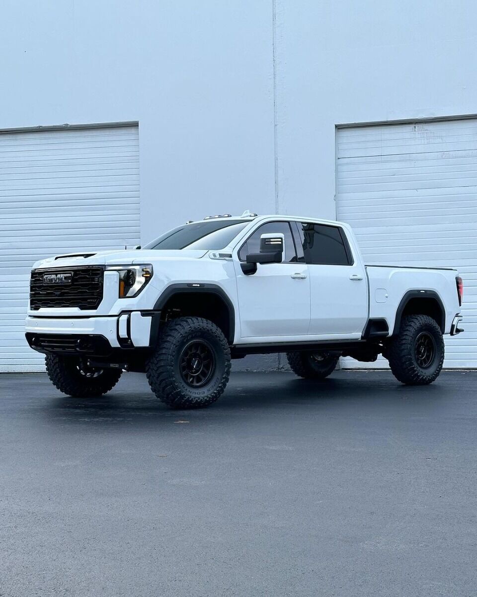 Cognito 4-Inch Performance Lift Kit With Fox PSRR 2.0 Shocks For 2020-2024 Silverado/Sierra 2500/3500 2WD/4WD