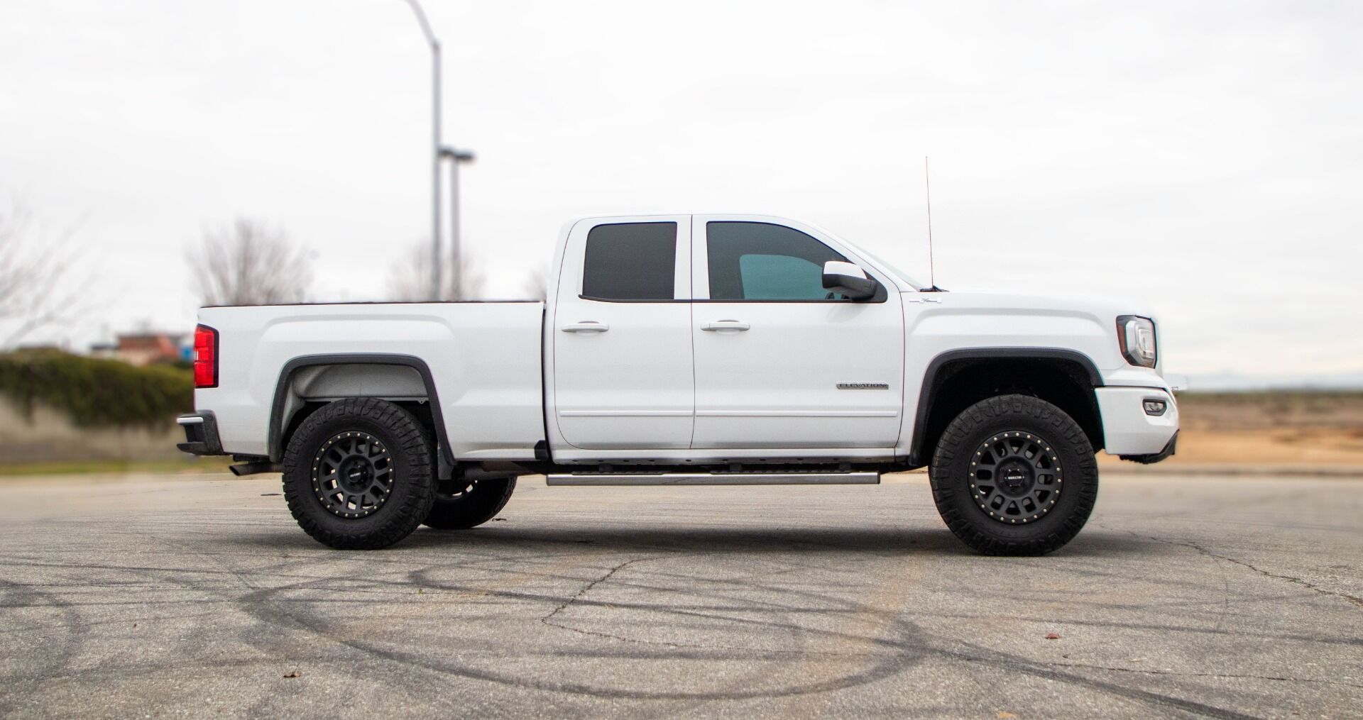 Cognito 3-Inch Performance Leveling Kit With Fox 2.0 IFP Shocks For 2007-2018 Silverado/Sierra 1500 2WD/4WD With OEM Cast Steel Control Arms